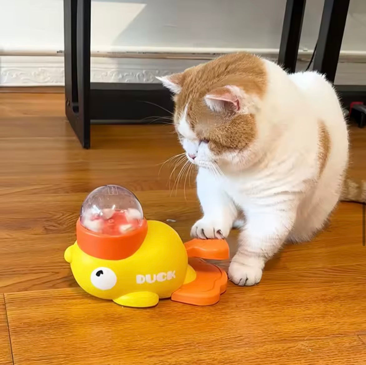 TANKETASS - 
Interaktiv foderleksak